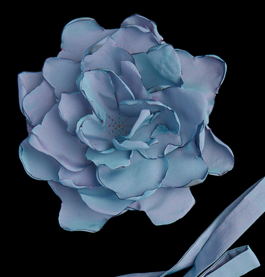 TESSUTO | Visioni ibride | Fiore grande AZZURRO con nastro