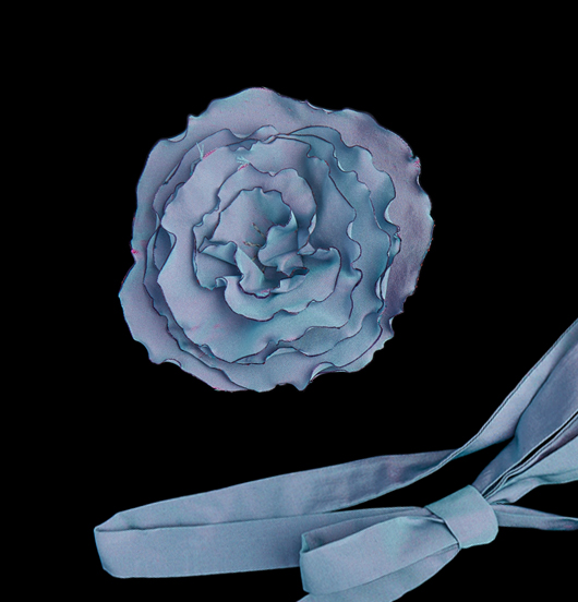 TESSUTO | Visioni ibride | Fiore piccolo AZZURRO con nastro