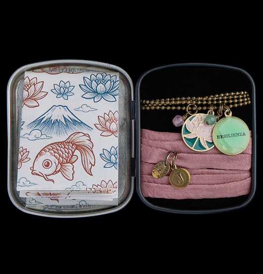 BOX | Kokoro | Box seta e catena con ciodoli