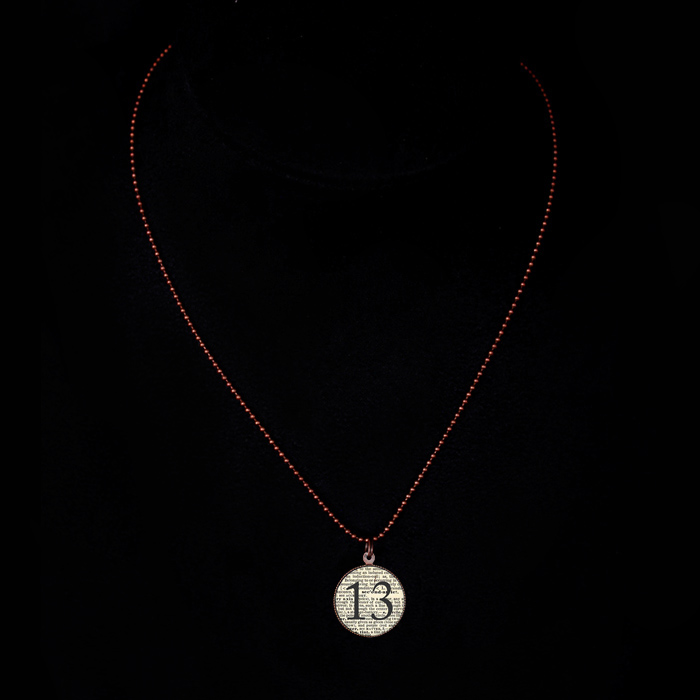 girocollo rame con ciondolo in porcellana con numero tredici portafortuna, per regalo scaramantico, per augurare fortuna, per qualcuno che passa un brutto periodo, per regalo compleanno, per inizio nuovo lavoro, regalo inizio scuola, regalo personalizzabile