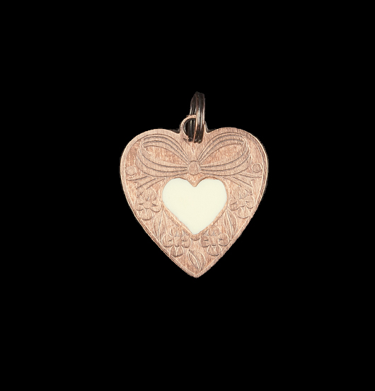 Ciondolo cuore gentile in rame con piccolo cuoricino avorio smaltato. Collana personalizzata da regalare alla Mamma, regalo amica del cuore