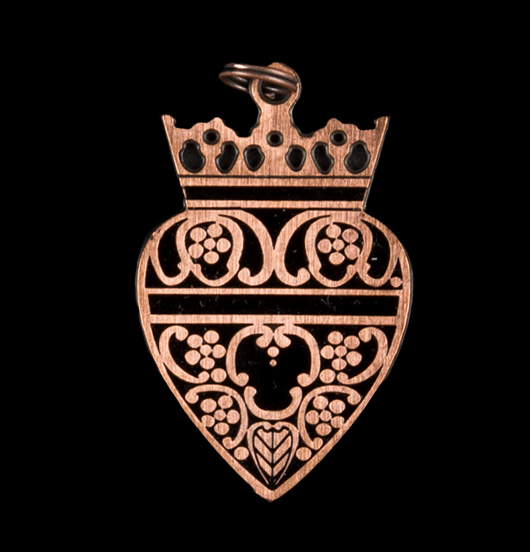 ciondolo rame smaltato nero cuore sacro con corona, regalo miglio amica, sorella, sacro